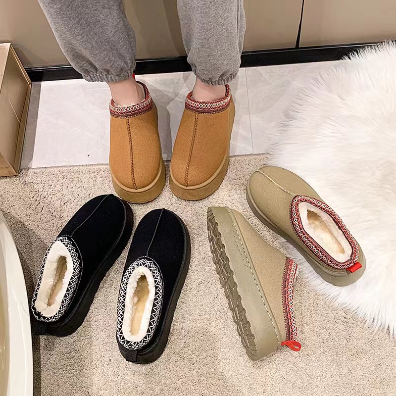 Botas de nieve cálidas con tacón alto para mujer, otoño-invierno 2024, nueva moda, punta redonda integrada, suela gruesa, venta al por mayor con forro polar.