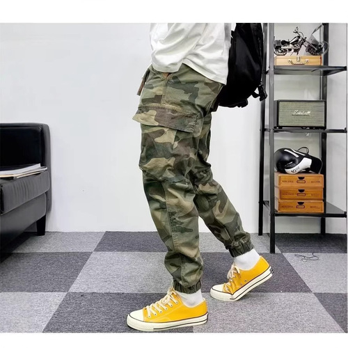 Camouflage pants for men, American retro casual cool stylish multi-pocket outdoor work pants for men, loose and wear-resistant harem ankle pants