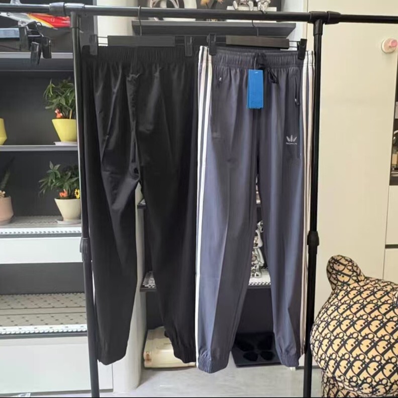 Spring and Autumn New Men's Sports Pants Casual Three-Stripe Quick-Dry Outdoor Running Sweatpants Versatile Jogger Pants Straight-Leg Pants Spring and Autumn New Men's Sports Pants Casual Three-Stripe Quick-Dry Outdoor Running Sweatpants Versatile Jogger Pants Straight-Leg Pants