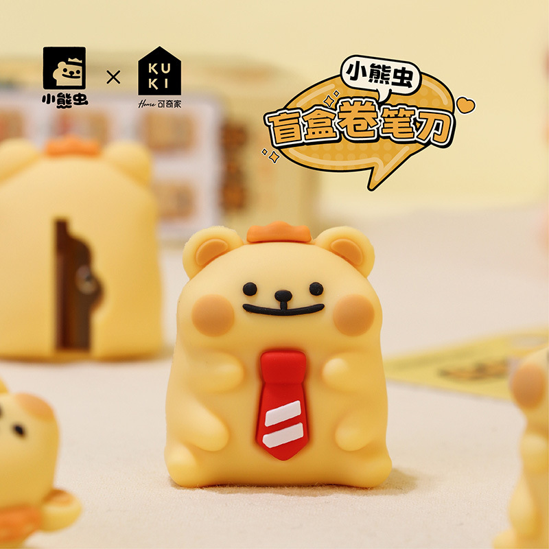 KUKI Kuki pequeño oso cuchillo de lápiz caja ciega afilador de lápiz auténtico lindo creativo muñeca especial para estudiantes de primaria