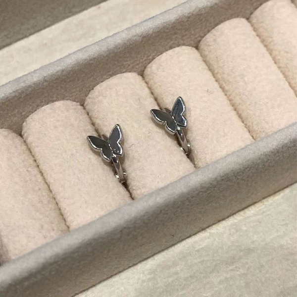 Earrings, simple and elegant design