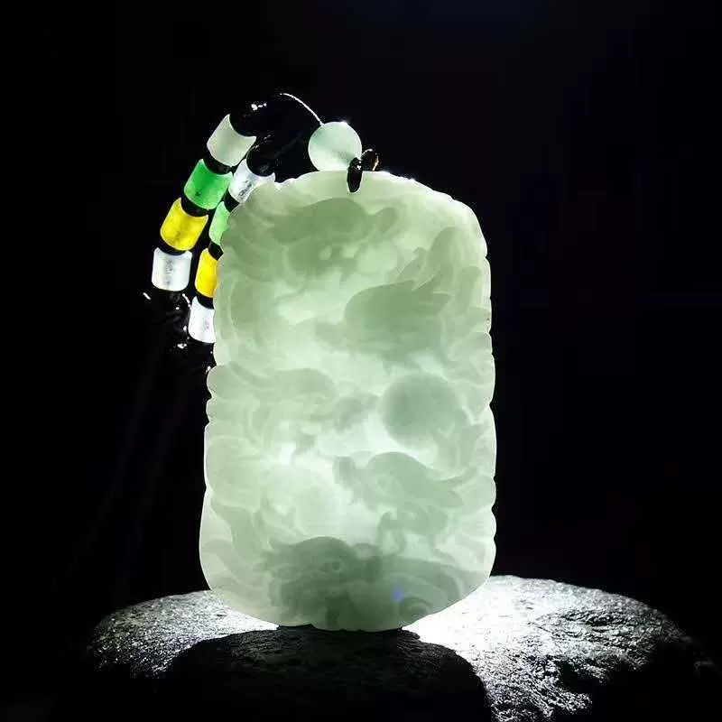 翡翠A货细糯种浅绿色九龙护主吊坠男女款九龙玉佩项链挂件