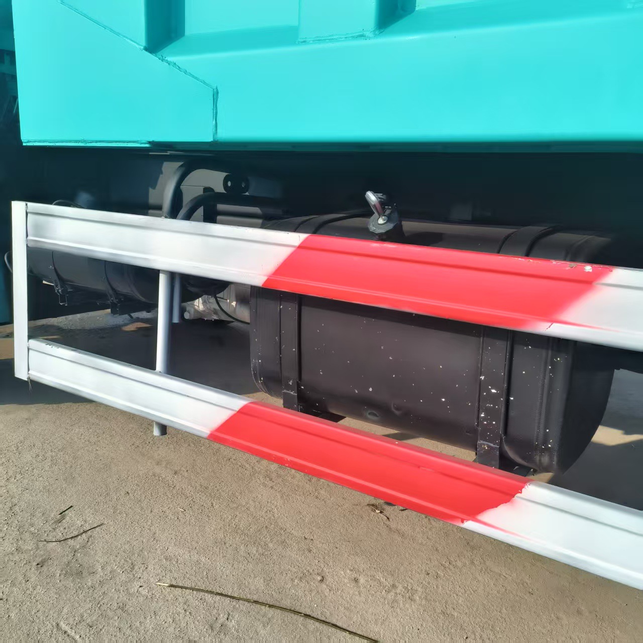 Export to Africa: Sinotruk Howo Light Cargo Box Truck 4*2, Van-Type Dump Truck, Container Transport Truck, Dump Truck