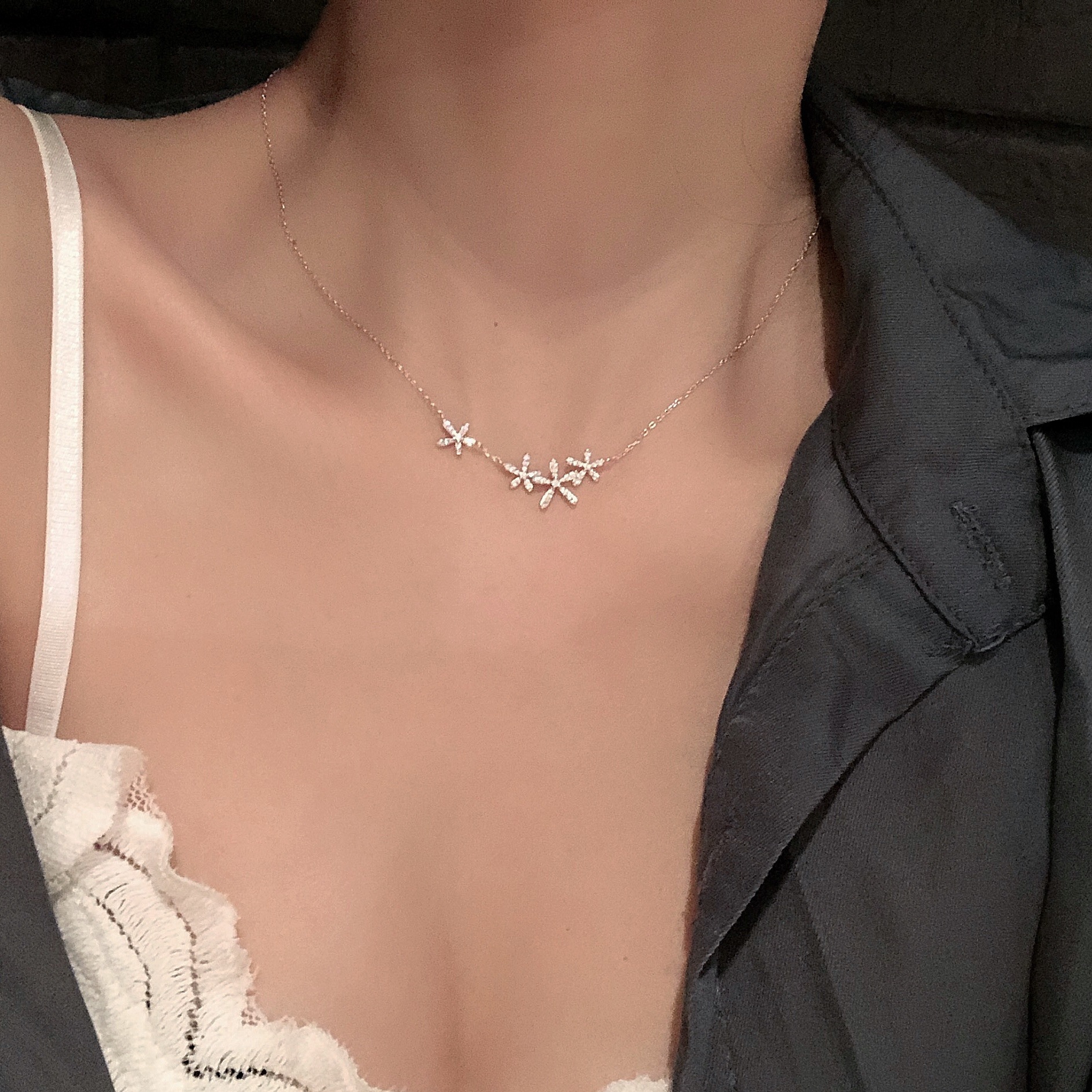 S925ins nicho estilo plata esterlina pequeño collar de flores para las mujeres Luz de lujo simple chica fría estilo clavícula cadena qixi regalo