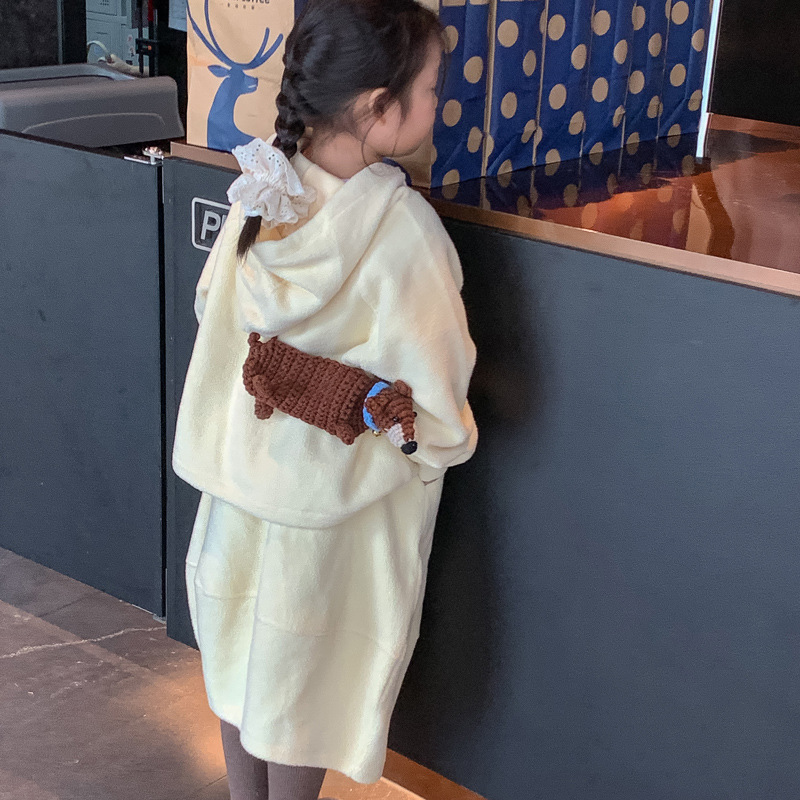 Cartoon lindo bolso para niños ganchillo tejido a mano salchicha perro niño mochila 2025 otoño invierno nuevo bolso de cambio bebé