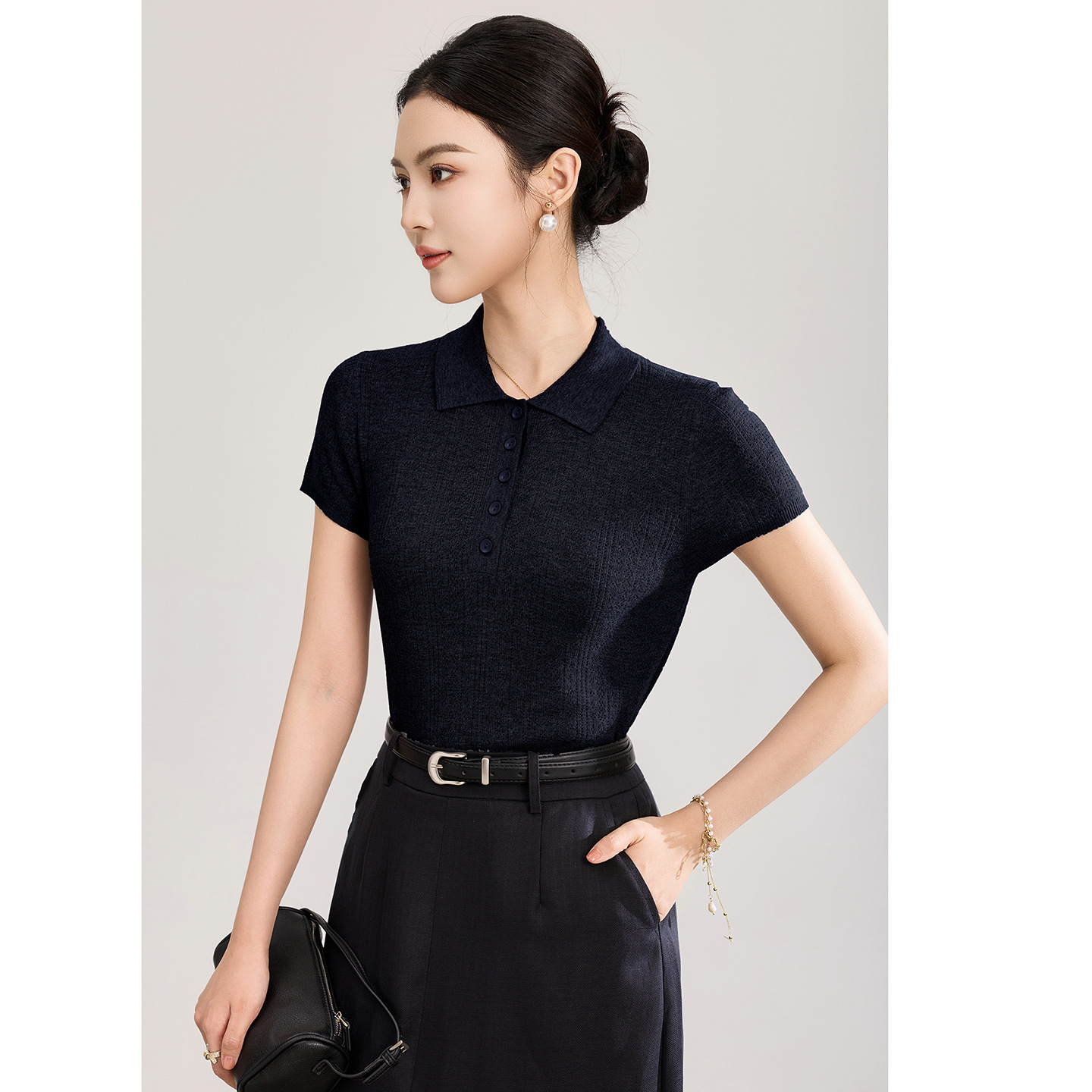 Áo len nữ cổ tròn dệt kim sợi lanh phối lỗ đi làm — màu xanh navy