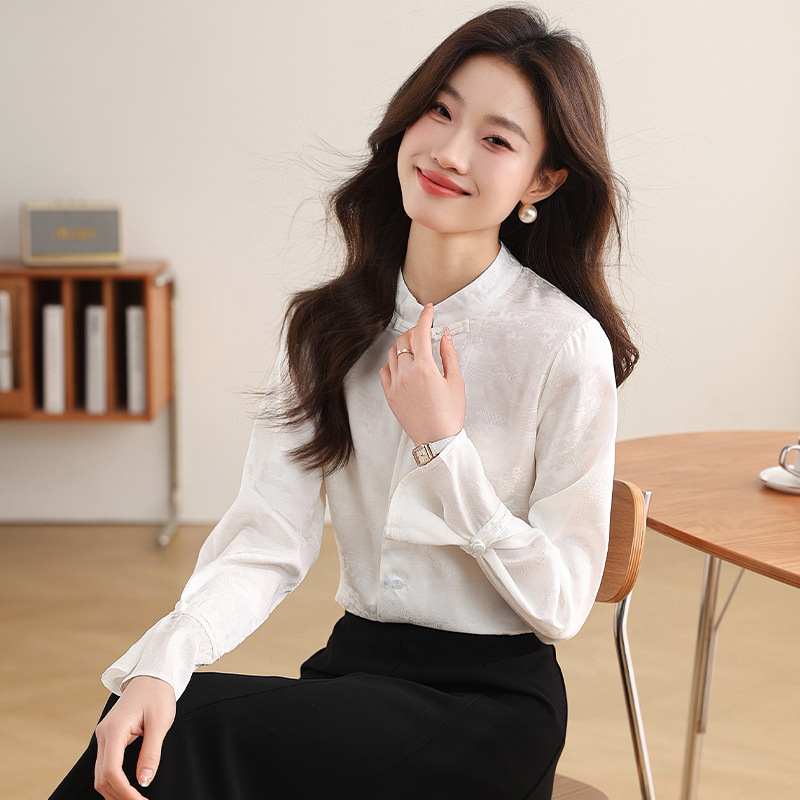 Spring apricot retro design shirt