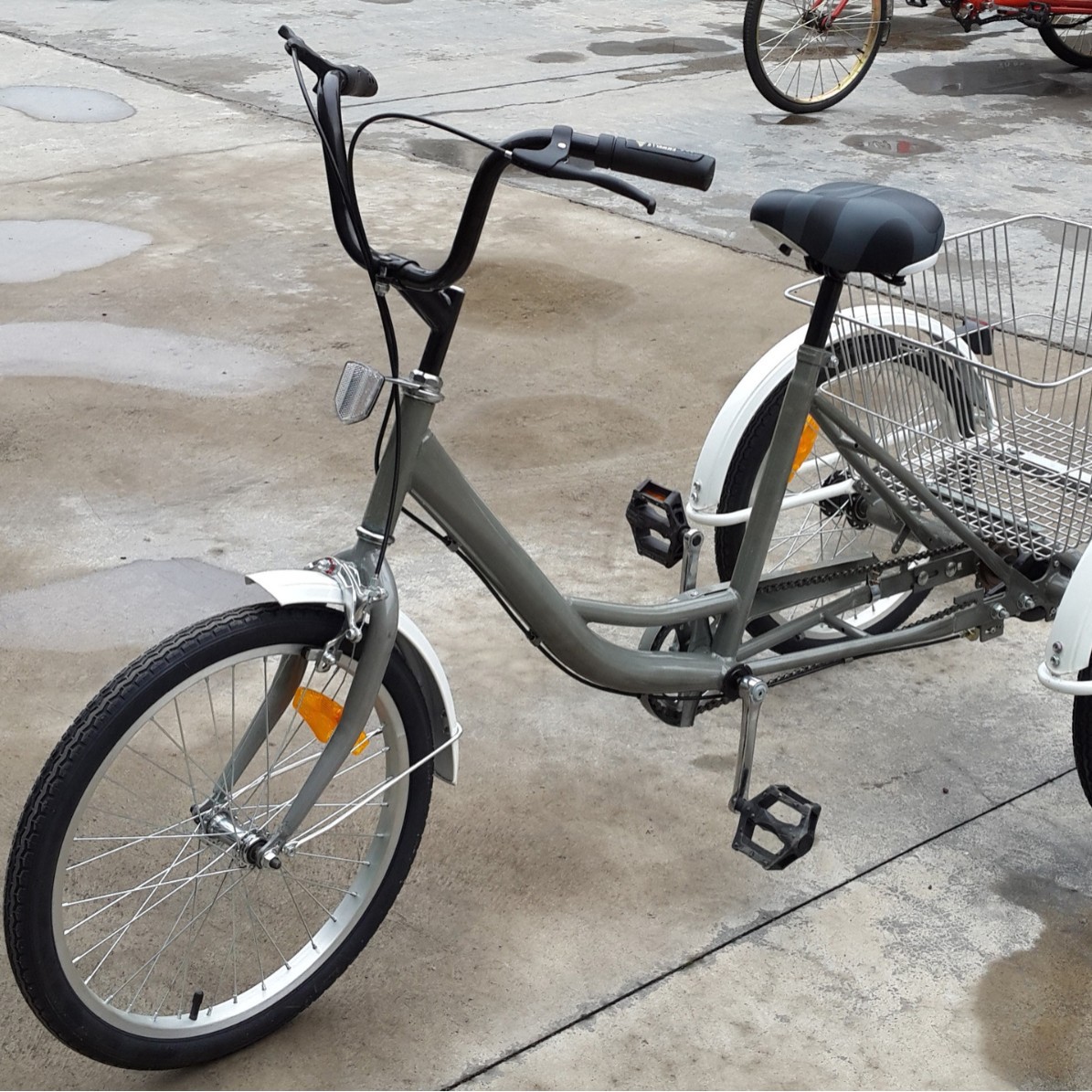 厂家供应脚踏车人力休闲老人三轮车自行车三轮手推车环卫保洁成人