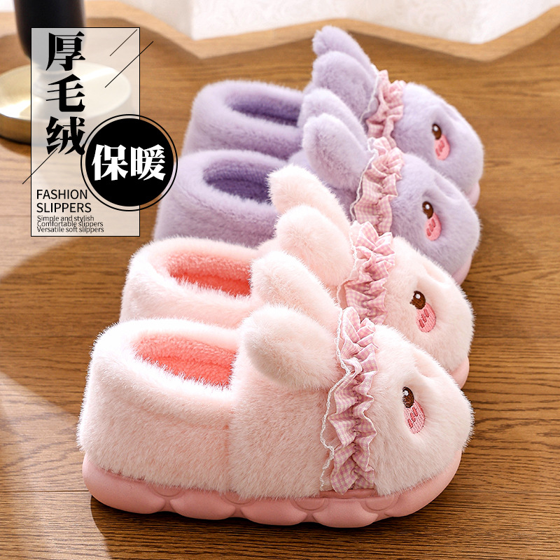 Zapatillas de algodón para mujeres otoño y invierno 2025 nuevo interior con una base gruesa antideslizante calentamiento zapatillas de peluche invierno