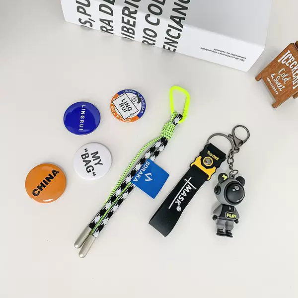 Conduct pendant+lightning bear pendant+TL4 badge