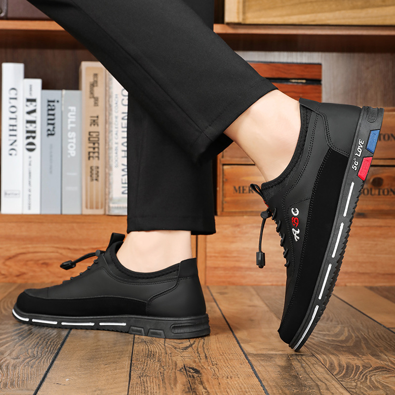 Un zapato para hombre otoño 2025 nuevos zapatos de cuero de moda para hombres zapatos casuales coreanos zapatos de negocios versátiles zapatos deportivos