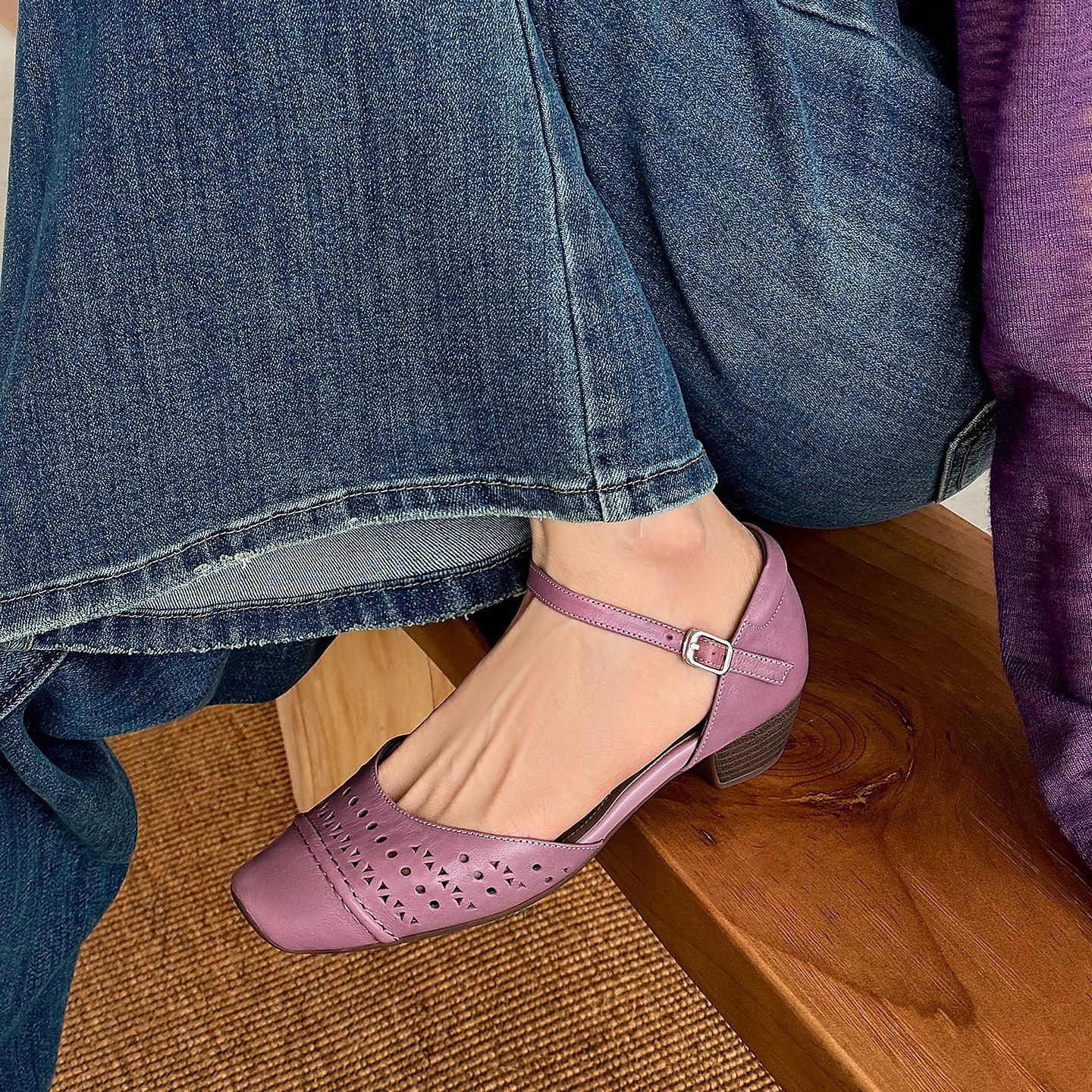 Sandal nữ da cừu mũi trùm gót thấp quai ngang một dây hở gót — màu tím