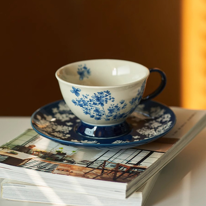 Tazas de café de porcelana azul y azul de cerámica exquisita azul hermoso regalo del día del maestro de cerámica estilo chino tazas vintage