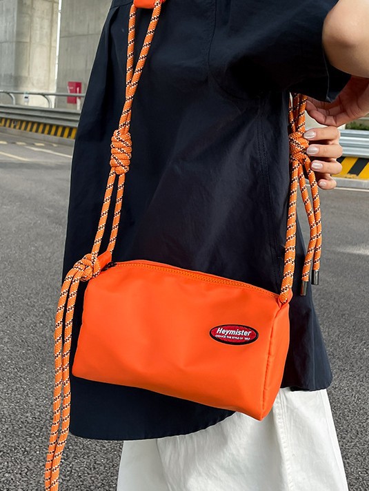 Nueva marca de moda para hombres, mochila pequeña, herramientas de hip-hop, bolsos para hombres y mujeres, bolsos de hombro de pareja de estilo de Hong Kong, mochila casal transfronteriza.