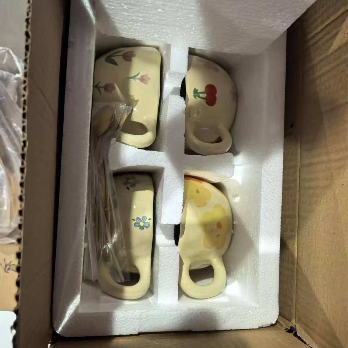 Insert taza de cerámica de flor adorable crema de viento pintado a mano taza de alta apariencia taza de menú de la tarde taza creativa