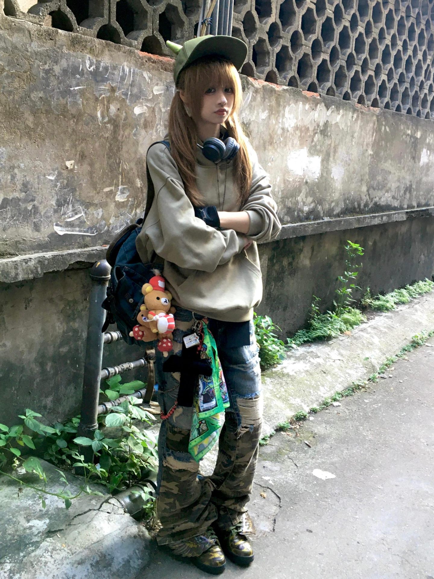 Junge Europäischen Und Amerikanischen Stil Pad Tuch Camouflage Patchwork Zerrissene Jeans 2025 Neue Street Fashion Design Lose Gerade_voghion.com