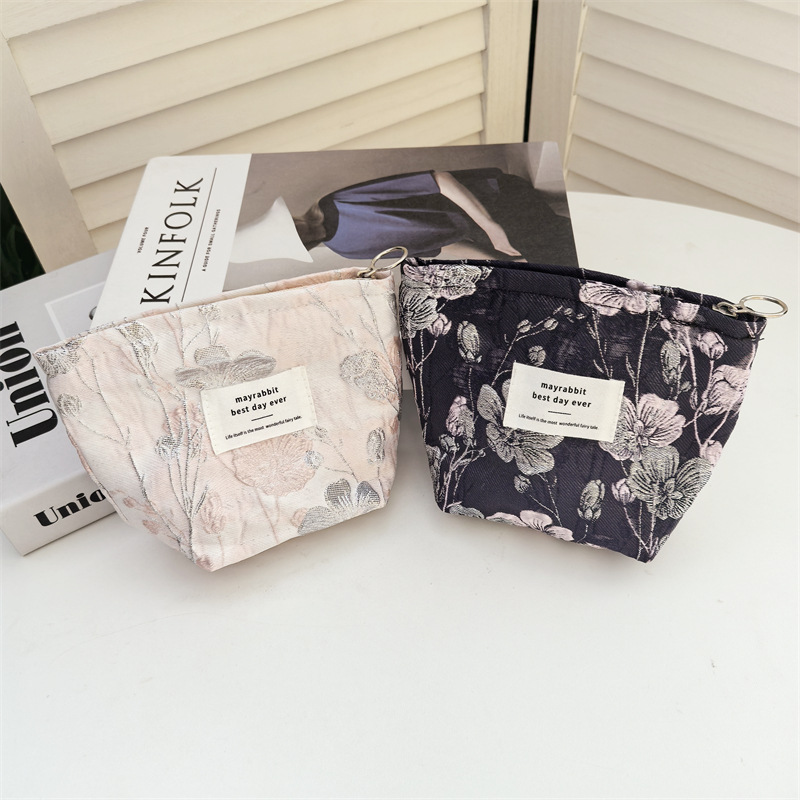 60g Weight Canvas Lining Material Zipper Closure Type / Strap Type Cosmetic Bag Bags Type Daily, Street, Shopping Occasion Corduroy Material Leopard Pattern All Seasons Season Women's Gender Elegant, Streetwear Style Square Shape Small Size Elegant Streetwear Leopard Corduroy Square Makeup Bags 17