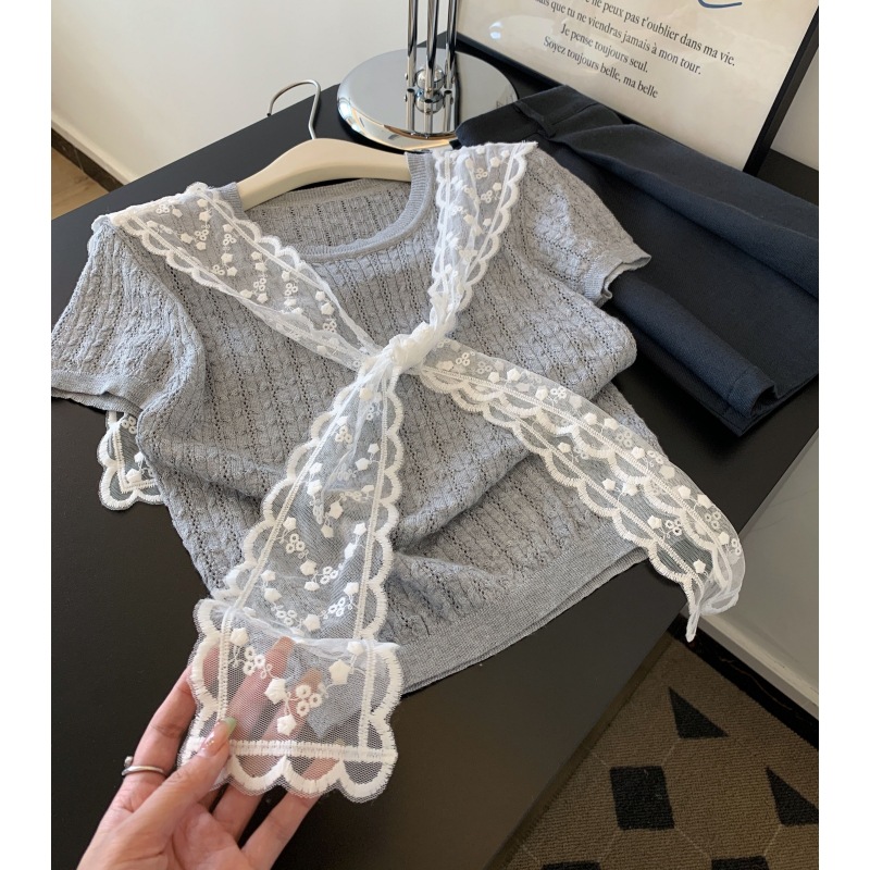 Design lace knitted cloak