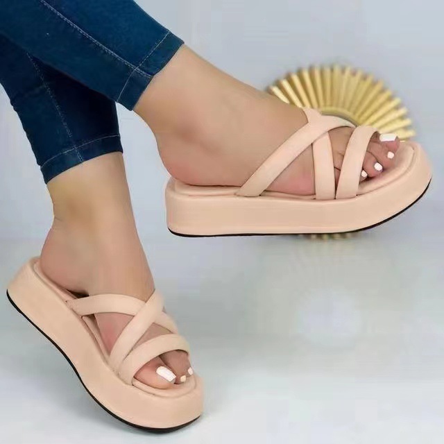 Women's Casual Basic Solid Color Round Toe Platform Sandals display picture 5