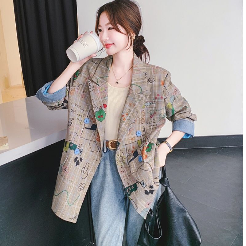 Gray plaid blazer for women, spring/autumn 2026 new design, stylish and trendy, loose fit, casual, with graffiti print Gray plaid blazer for women, spring/autumn 2026 new design, stylish and trendy, loose fit, casual, with graffiti print