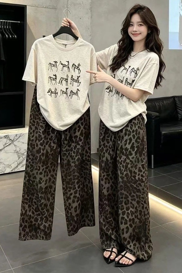 Yozgi oqish T-shirt + leopard keng shimlar to'plami