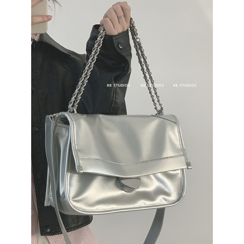 2023 Nuova catena di marca alla moda per borsa a tracolla a spalla di grande capacità con design di minoranza femminile, sotto le ascelle fresche_voghion.com