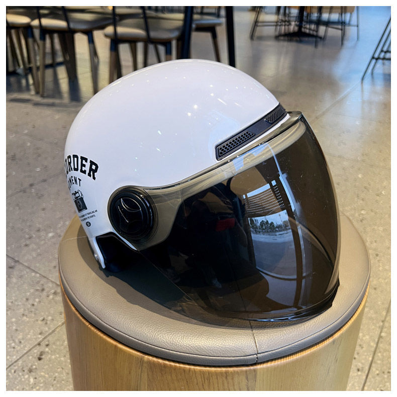 Suitable for electric car helmet certification motorcycle men's and women's helmet half helmet four seasons sun protection couple personality black and white