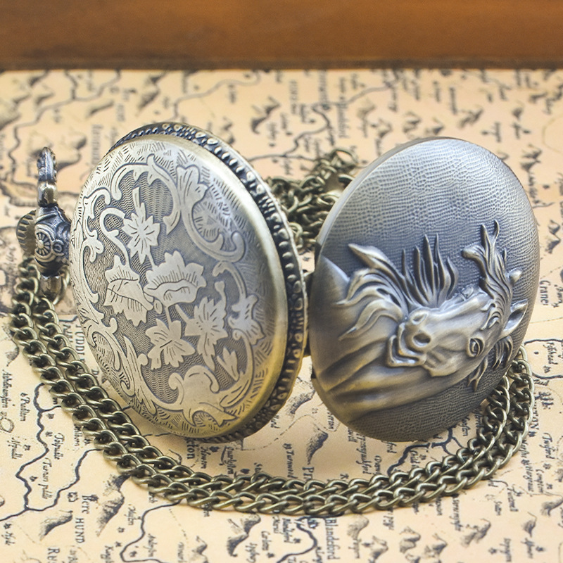 Venta al por mayor Nuevo bronce retro nostálgico tres carruajes de tres cabezas Carro de dos cabezas caballo gran reloj de bolsillo al por mayor