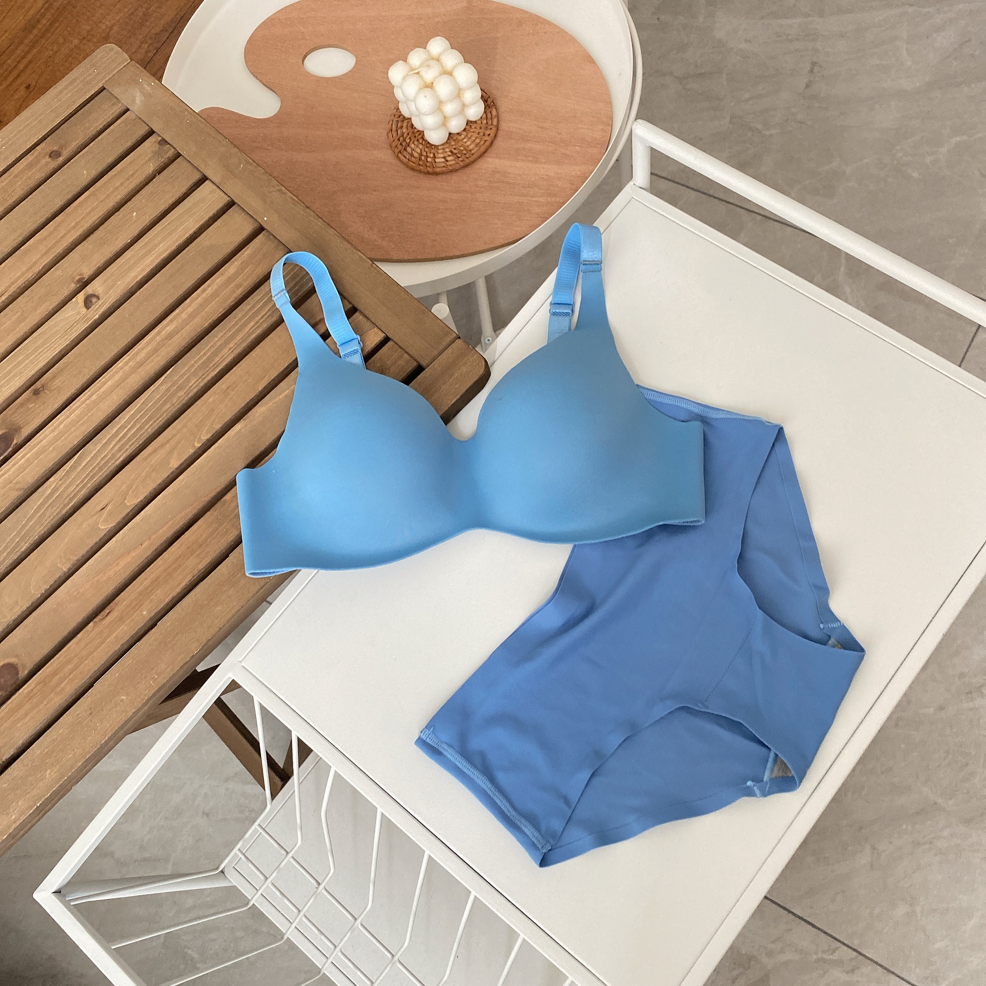 Nuevo producto de verano, una pieza de seda de hielo, ropa interior sin costuras, sujetador cómodo y transpirable para niña, sujetador sexy