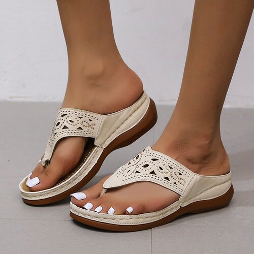 Summer European and American Plus-Size Hollowed-Out Rhinestone Chunky-Heel Flip-Flops for Women – Comfortable & Versatile Toe-Thong Style