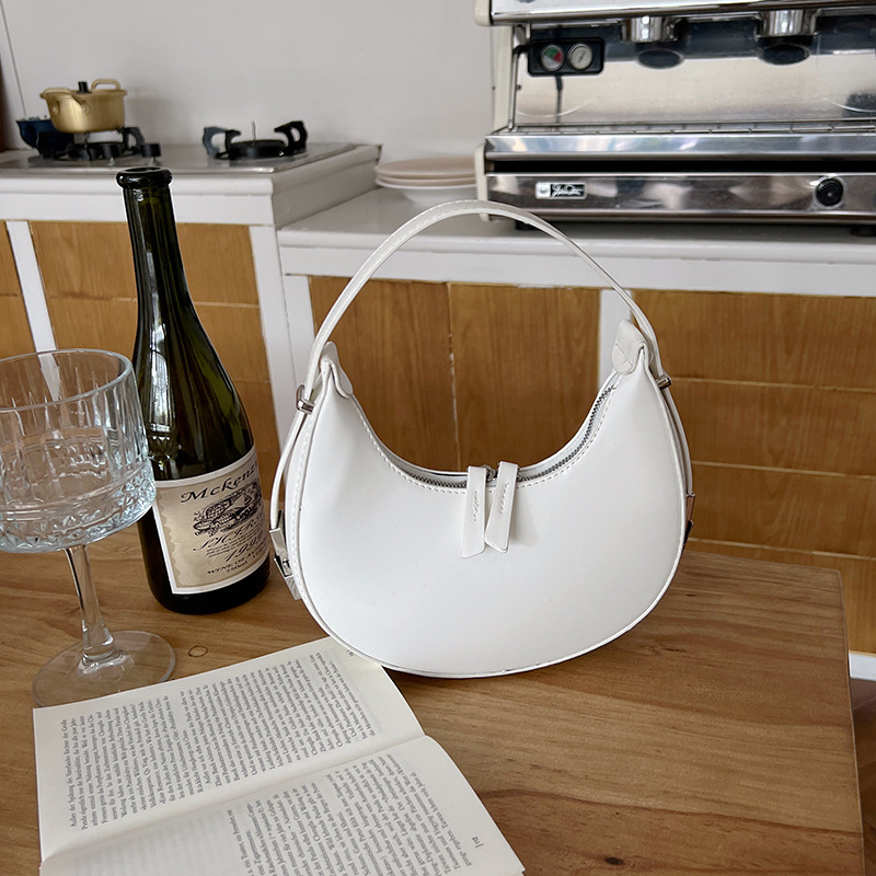 Design portátil coreano novo crescente picante menina axila fivela de metal pequena bolsa redonda para mulheres_voghion.com