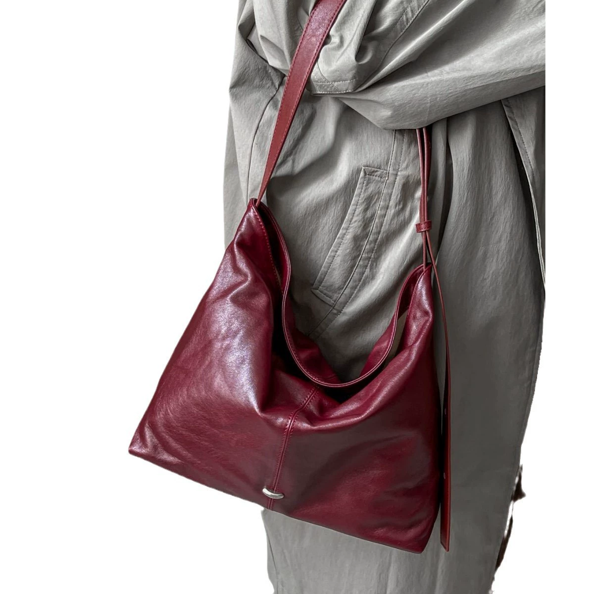 Capacious small underarm bag, one-shoulder bag