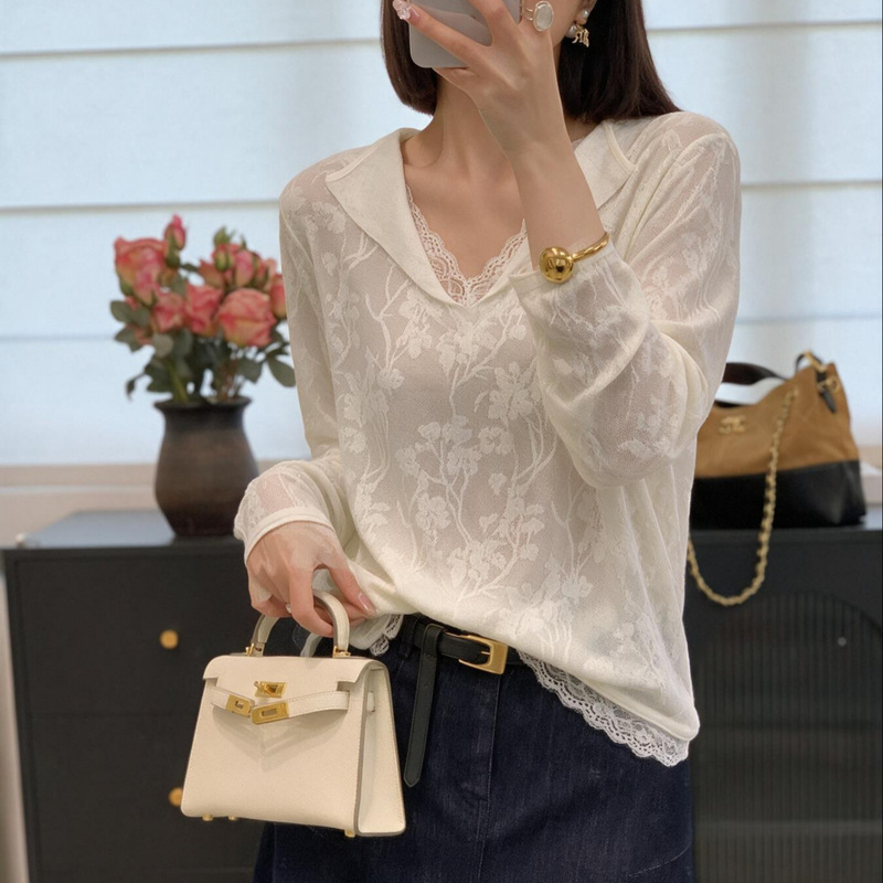 Light luxury 2026 autumn collection: new lace-trimmed V-neck long-sleeved knit top, white sweater, elegant and gentle style for women Light luxury 2026 autumn collection: new lace-trimmed V-neck long-sleeved knit top, white sweater, elegant and gentle style for women