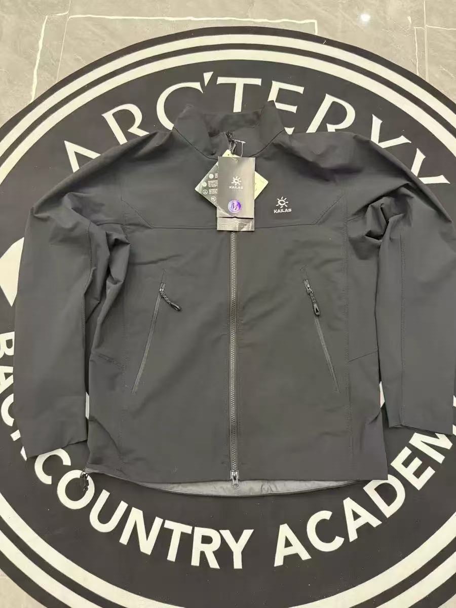 Kailas M8 Casual Softshell Stand Collar Jacket Outdoor Sports Fitness Coat Windproof Rainproof Hiking Jacket