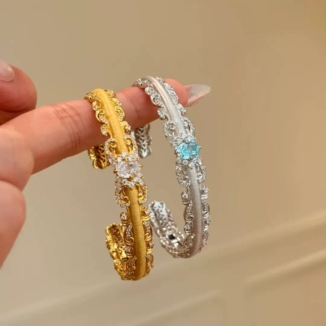 中古重工金色拉丝蕾丝手镯女宫廷风小众设计轻奢高级感爆闪手饰女