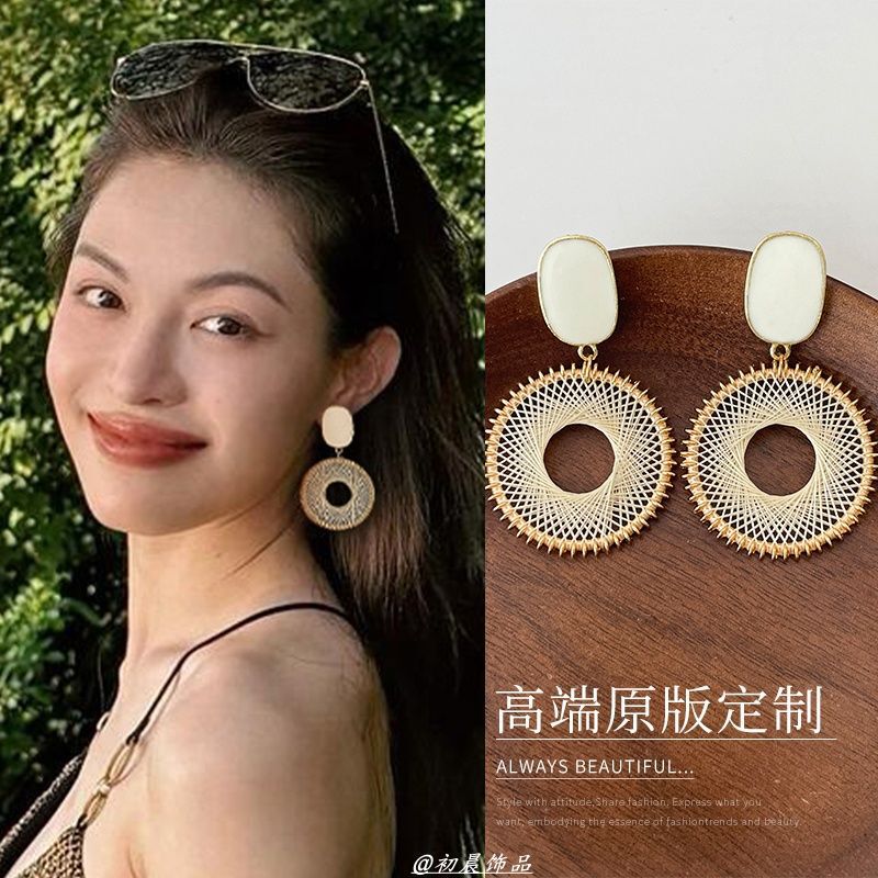 Zhong Chuxi's Same Style French Off-White Braided Earrings, High-End and Elegant, Holiday Style Bohemian Earrings for Women, Summer