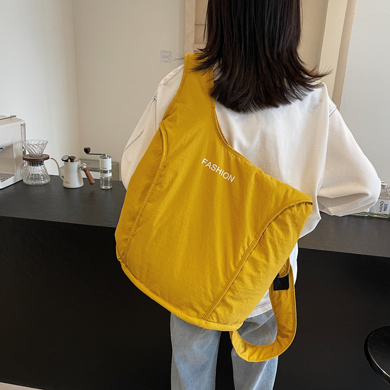 La versión coreana de nicho lazywind mochila de damas ocio paquete de clase de estudiantes ligeros 2025 nuevo paquete de ejercicio deportivo