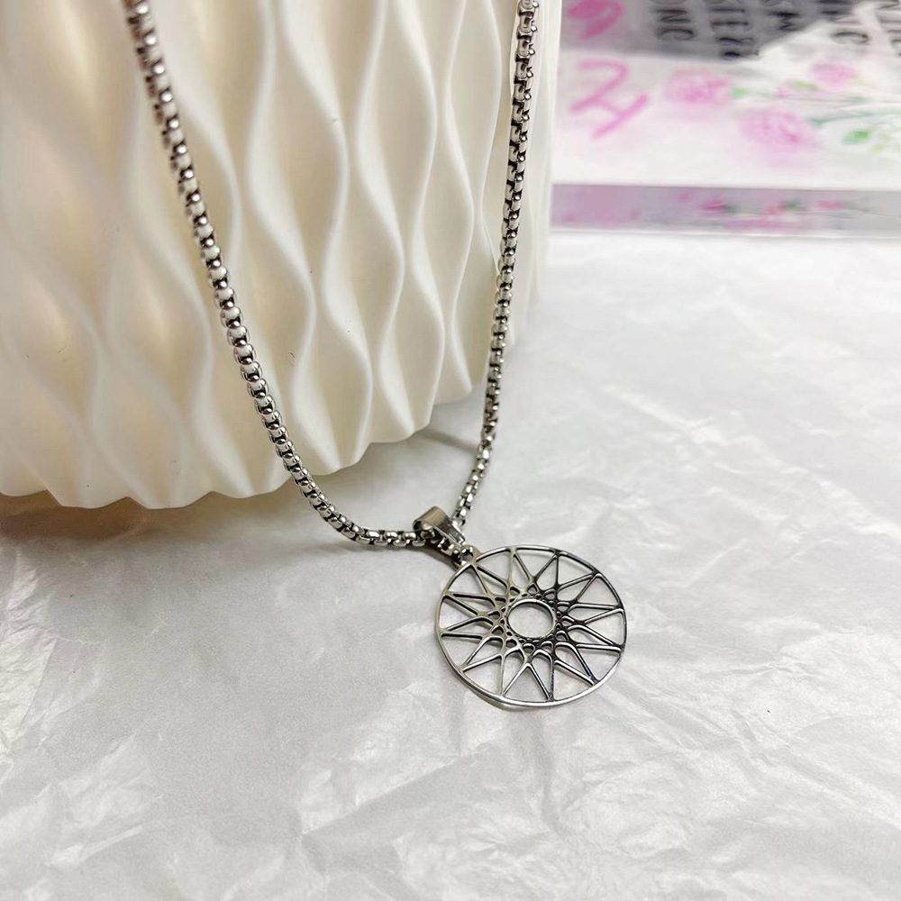 Cross-border European and American AliExpress Pu mengnet pendant Fashion necklace stainless steel elegant titanium steel men's all-match