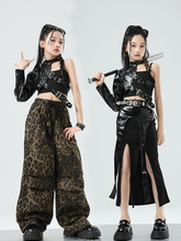 Ůͯjazz��ʿ���ݳ����b��ͯT̨������ݷ�¶Ě�C�ܿ����赸����