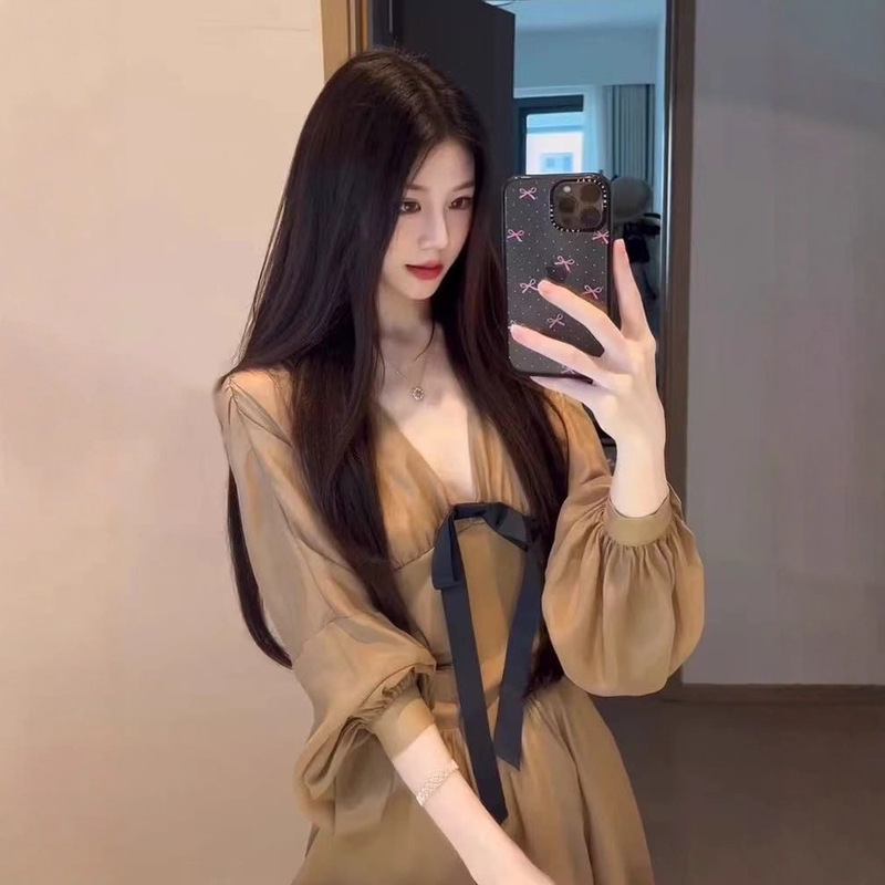 French Retro V Neck Brown Long-Sleeved Dress for Women in Autum, Gentle Style, Slimming Look Short Skirt, Waist-Revealing Backless A-Line Skirt French Retro V Neck Brown Long-Sleeved Dress for Women in Autum, Gentle Style, Slimming Look Short Skirt, Waist-Revealing Backless A-Line Skirt