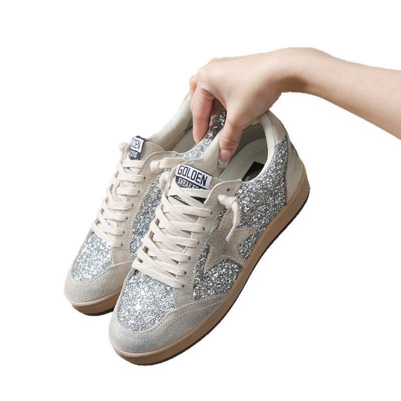 Moda coreana sucia zapatos blancos 2025 explosiones de fuego casuales planas sequinillas zapatos casuales de plancha de estrellas de lazos zapatos casuales