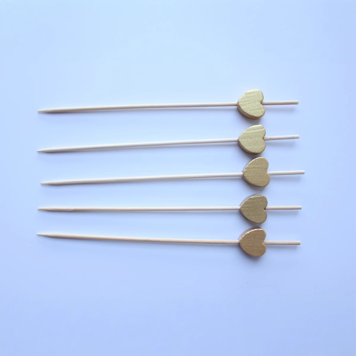 100 pcs/paquete de tenedores de frutas desechables al por mayor Golden Love Peach Heart Fruit Signo de frutas Decoración de platos Arte Bambú