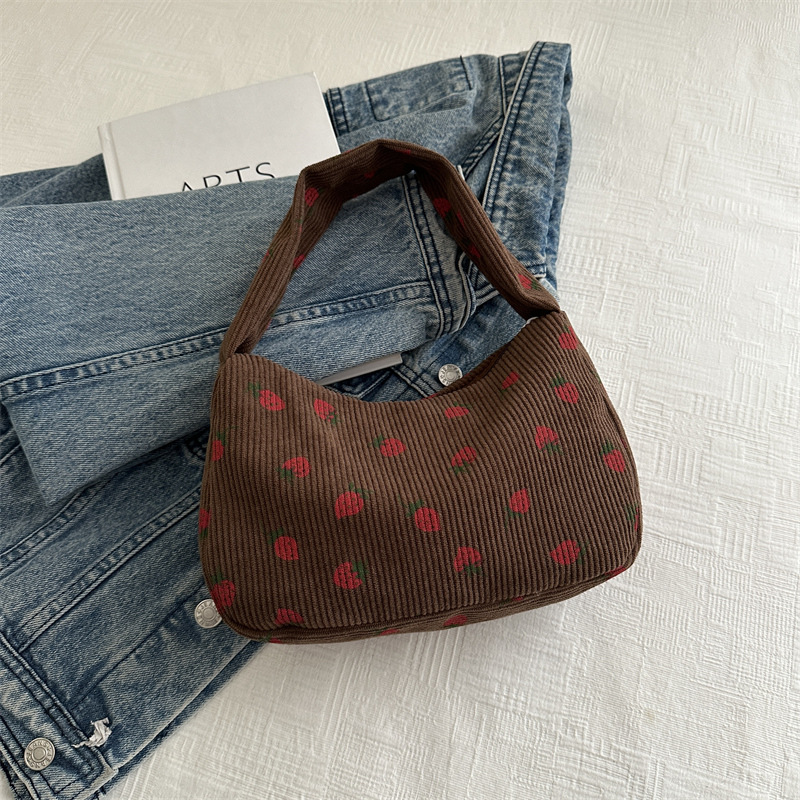 Moda coreana versátil impresión de tela de cordillera de fresa bolsas debajo del brazo 2024 verano nuevo pequeño bolso de viaje fresco