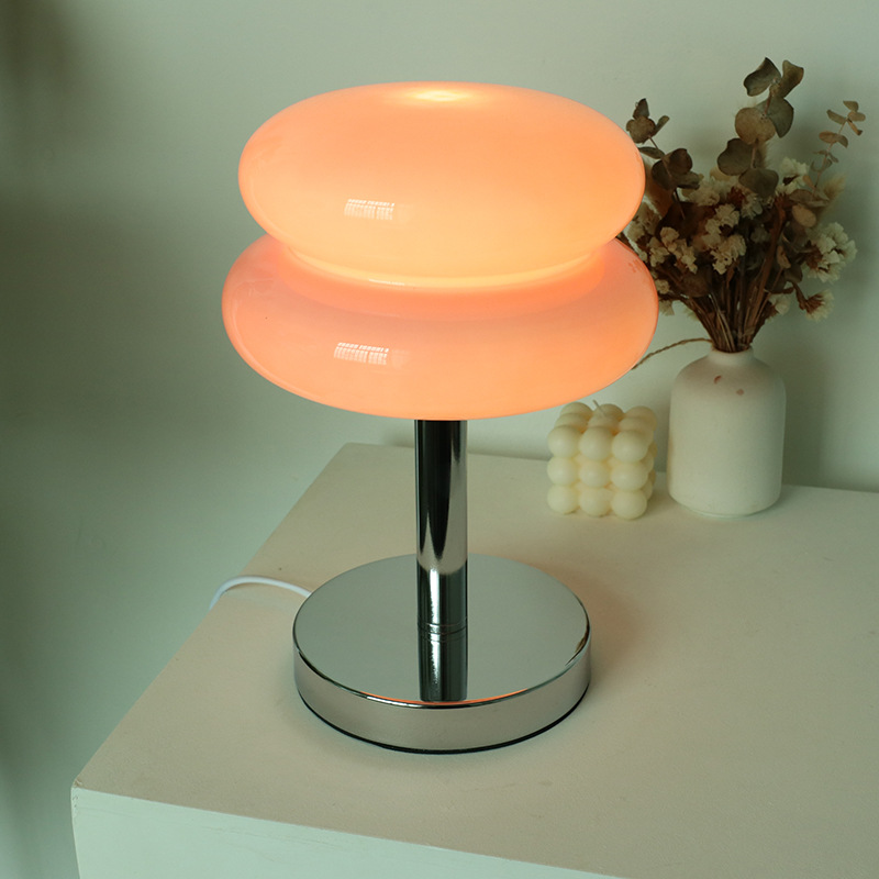 INS vidrio Bauhaus macaron lámpara de mesa lámpara de los niños dormitorio noche atmósfera neto luz roja decoración corazón de la muchacha