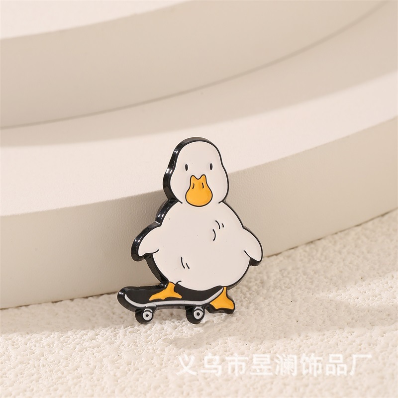 爆款可爱鸭子运动合金胸针创意卡通服饰配件徽章ins饰品装饰别针|undefined