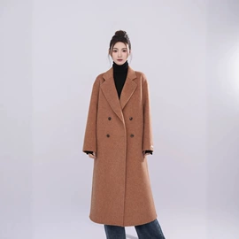 女式毛呢外套;女式针织衫;休闲裤