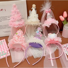 子供の誕生日ケーキは光ることができます。