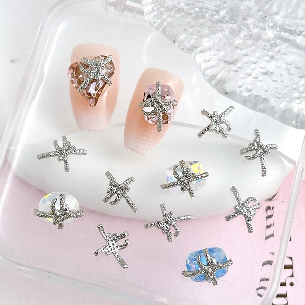 Metal nail decoration with bow