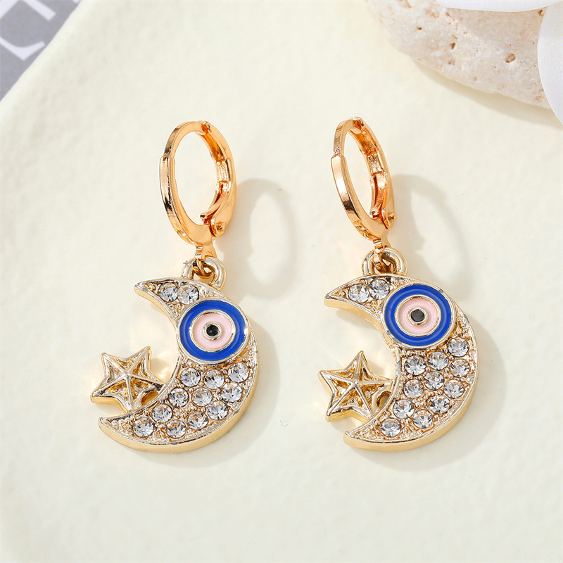 Retro Pearl Eye Color Rhinestone Love Demon Eye Ear Ring Cross-border Jewelry display picture 5