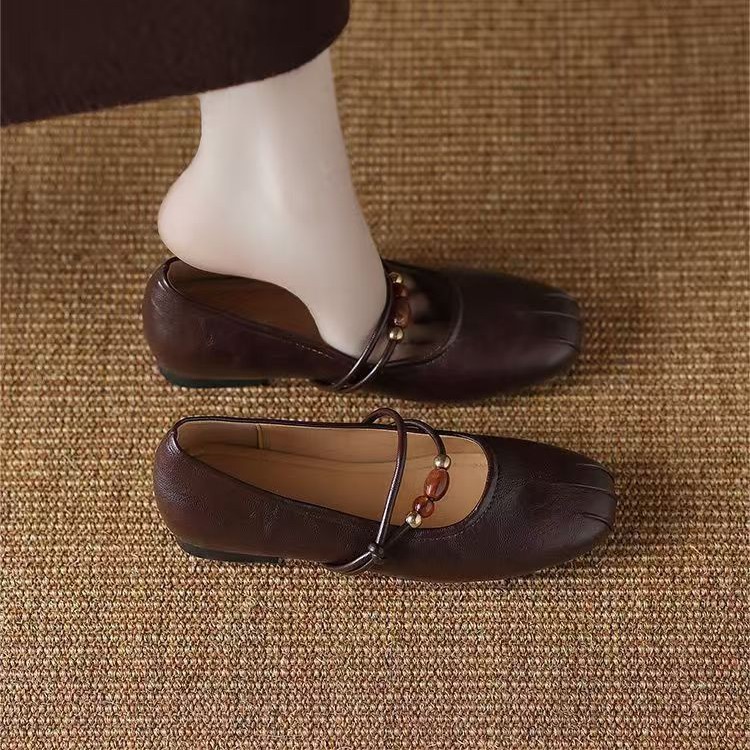 Zapatos franceses retrógrados superficiales para mujeres primavera y verano de 2026 nuevos zapatos de estilo cuadrado de moda versátil aumentando la altura interior de los zapatos marizhen